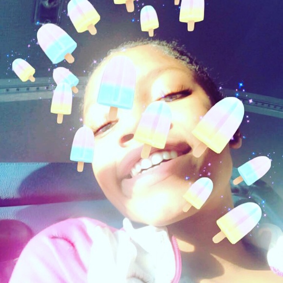 Meet your Posher, Arielle - Picture 1 of 1